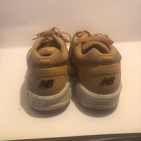 Athletic_Shoes